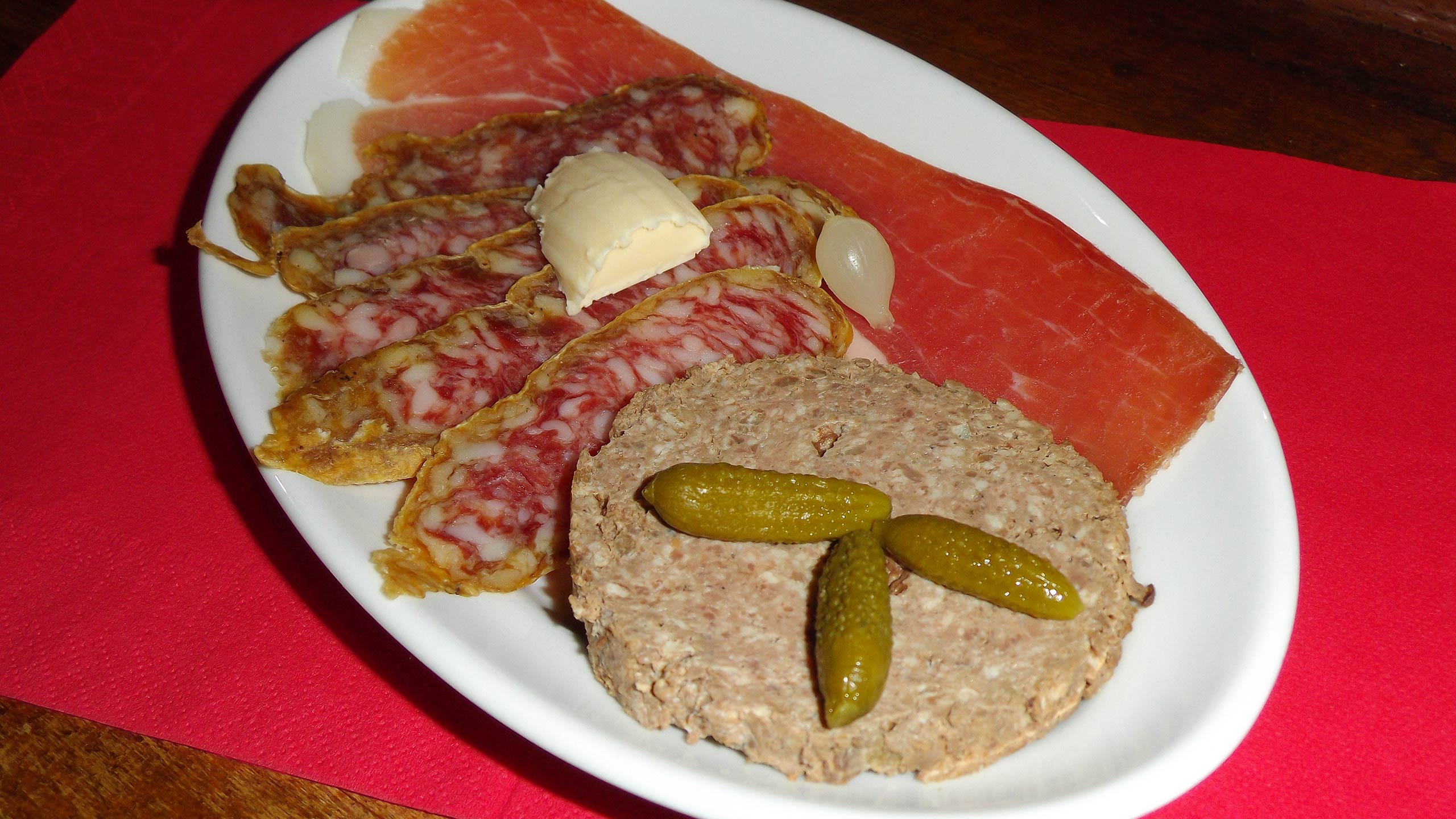 Découvrez la charcuterie maison de la Césarde